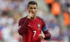 开云体育官方网站-跨越赛季的对话，德约科维奇用一场胜利，弥合了温网与澳网之间的时间鸿沟