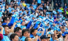 开云体育app-球迷狂热支持，助威场面壮观感人