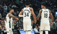 开云体育登录-雄鹿再胜猛龙晋级次轮，湖人连胜追平大比分