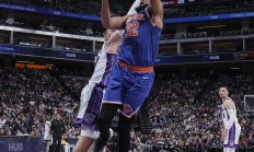 开云体育下载-尼克斯队后卫连续得分，带领球队取得胜利的简单介绍