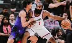 开云体育下载-快船终结湖人连胜，季后赛表现受瞩目？的简单介绍