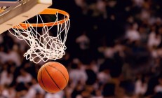 开云体育下载-天山脚下响雷霆，当王哲林扛起整支球队逆转乾坤