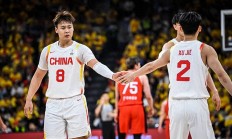 开云体育中国-球队助攻传球连连，助力球队得分