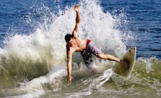 开云体育-迪亚斯连击风暴，莱比锡红牛客场横扫芬兰霸主