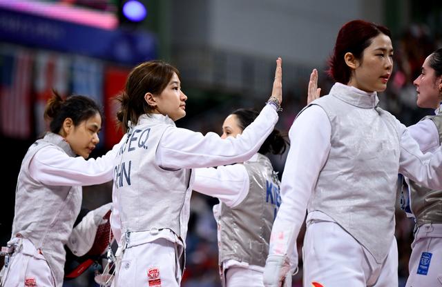 女子击剑比赛：法国选手夺冠