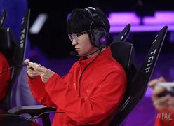 小猎豹臀伤!和平选手徐珂打滑坠伤