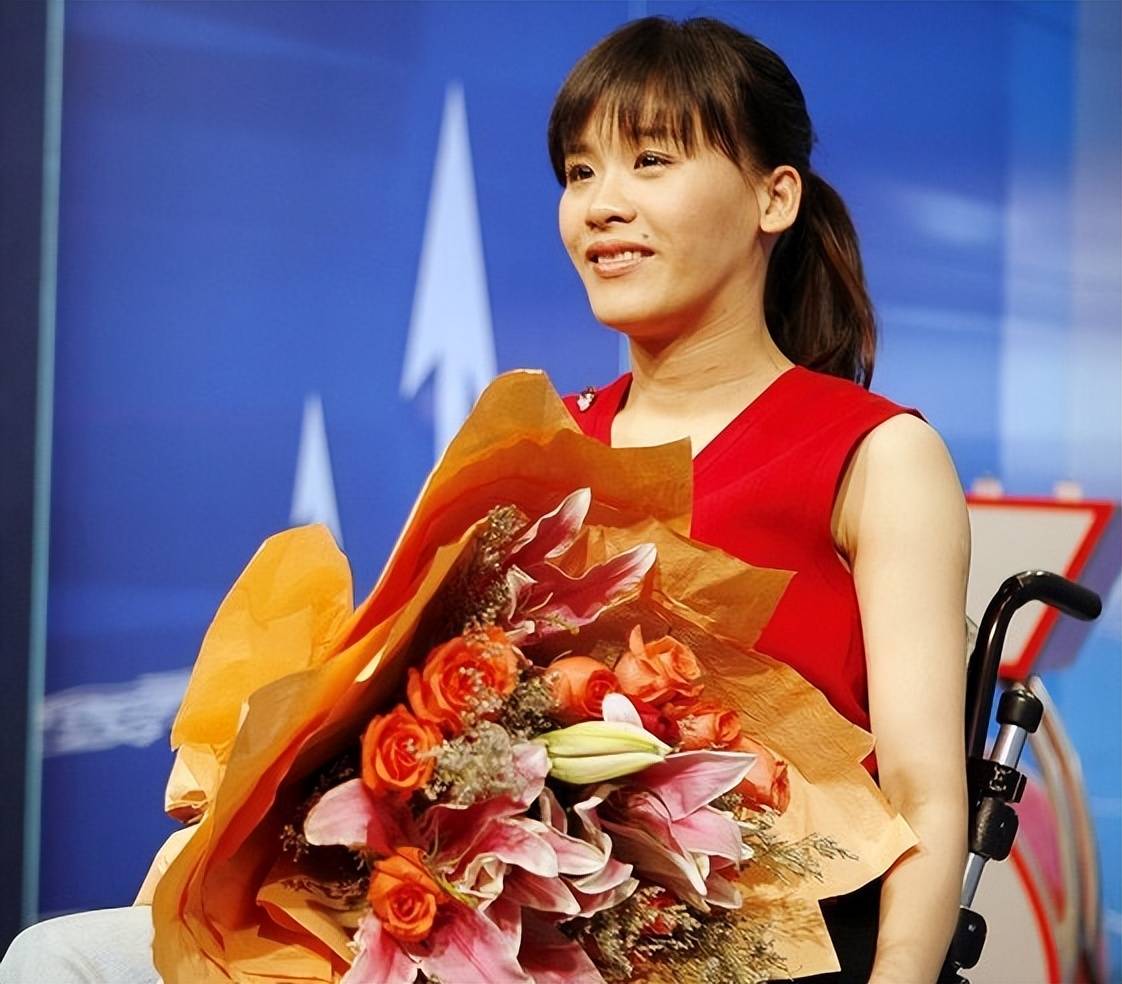 体操比赛中鏖战连连，冠军何人可得？