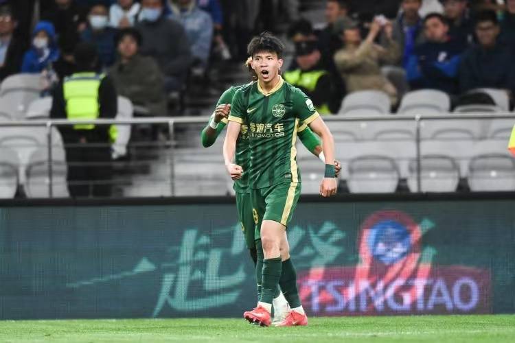 关于本土球员崭露头角，在比赛中展现出强大的实力和潜力的信息