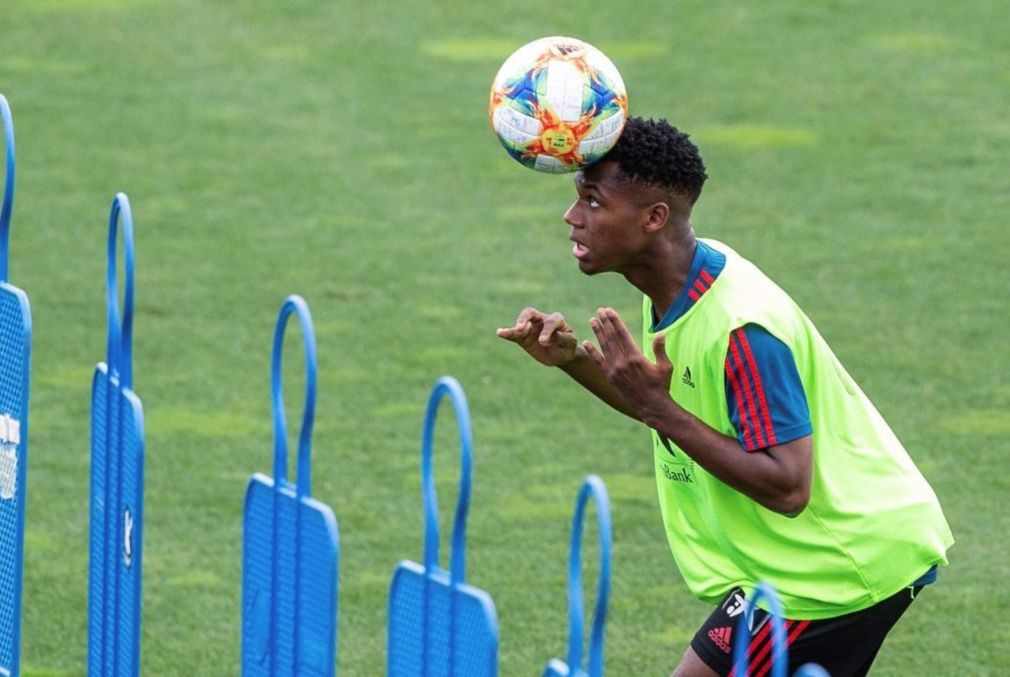 西班牙力克希腊，表现令人眼前一亮的简单介绍