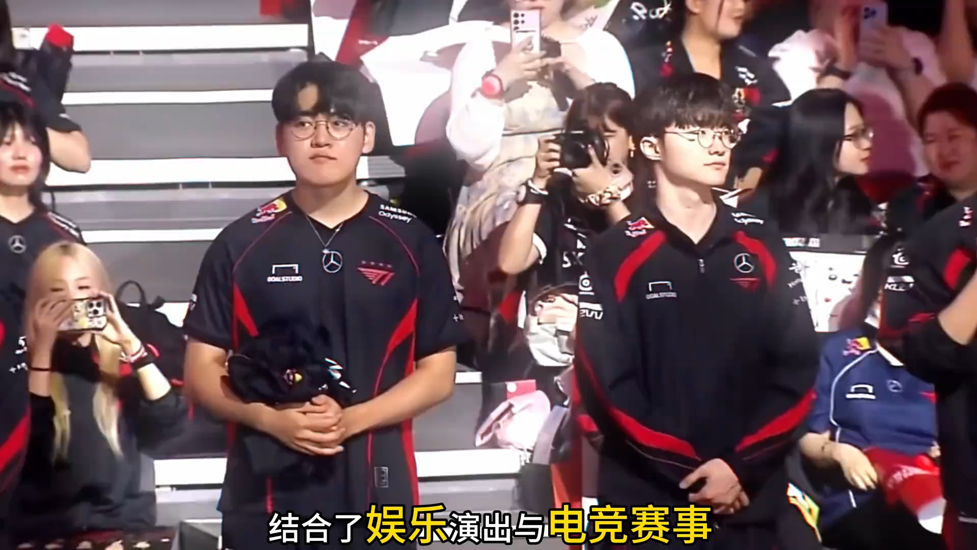 包含T1碾压BRO，Kanavi开启传奇时刻宿敌对决半决赛，让粉丝疯狂欢呼的词条