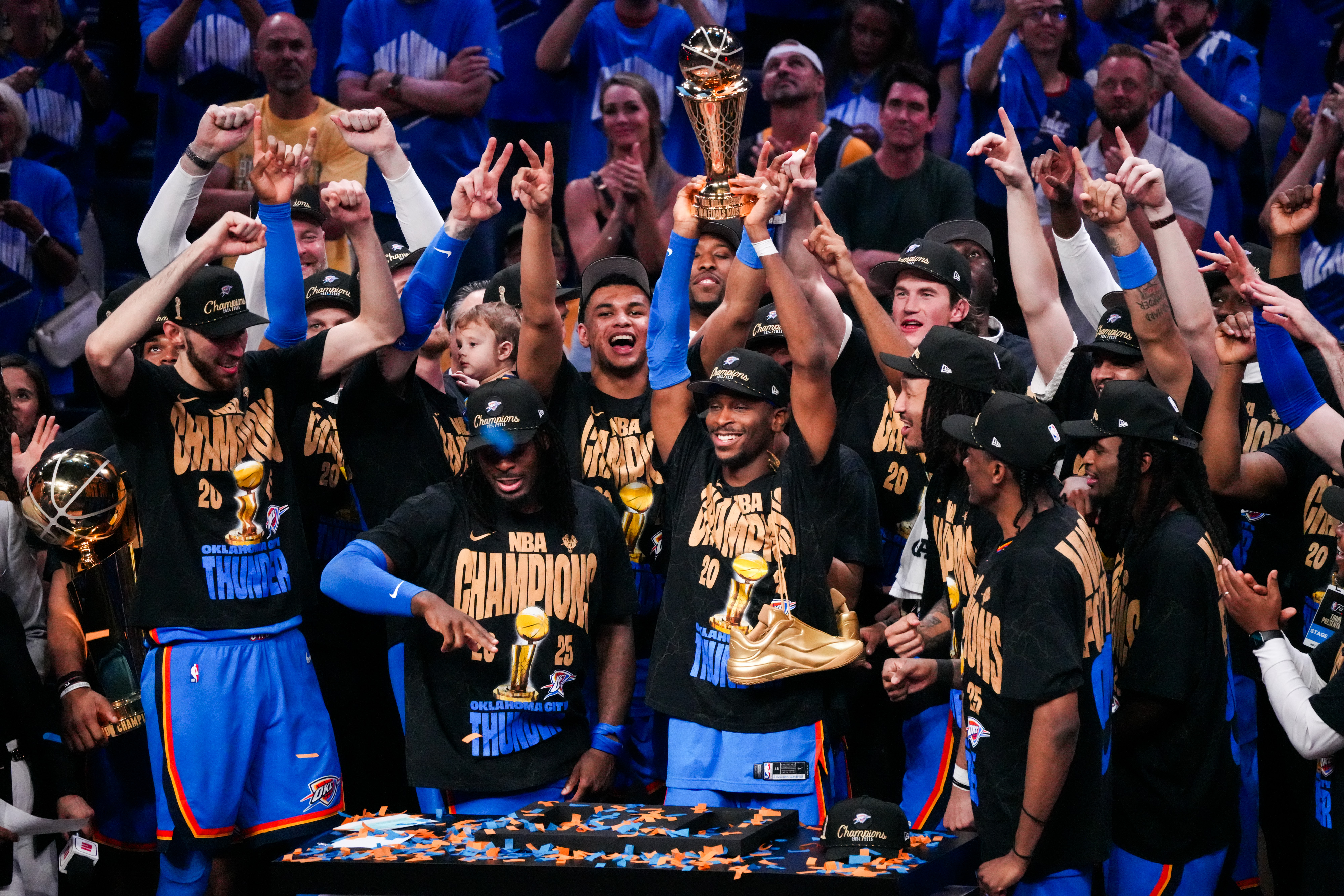 雷霆大胜火箭晋级季后赛