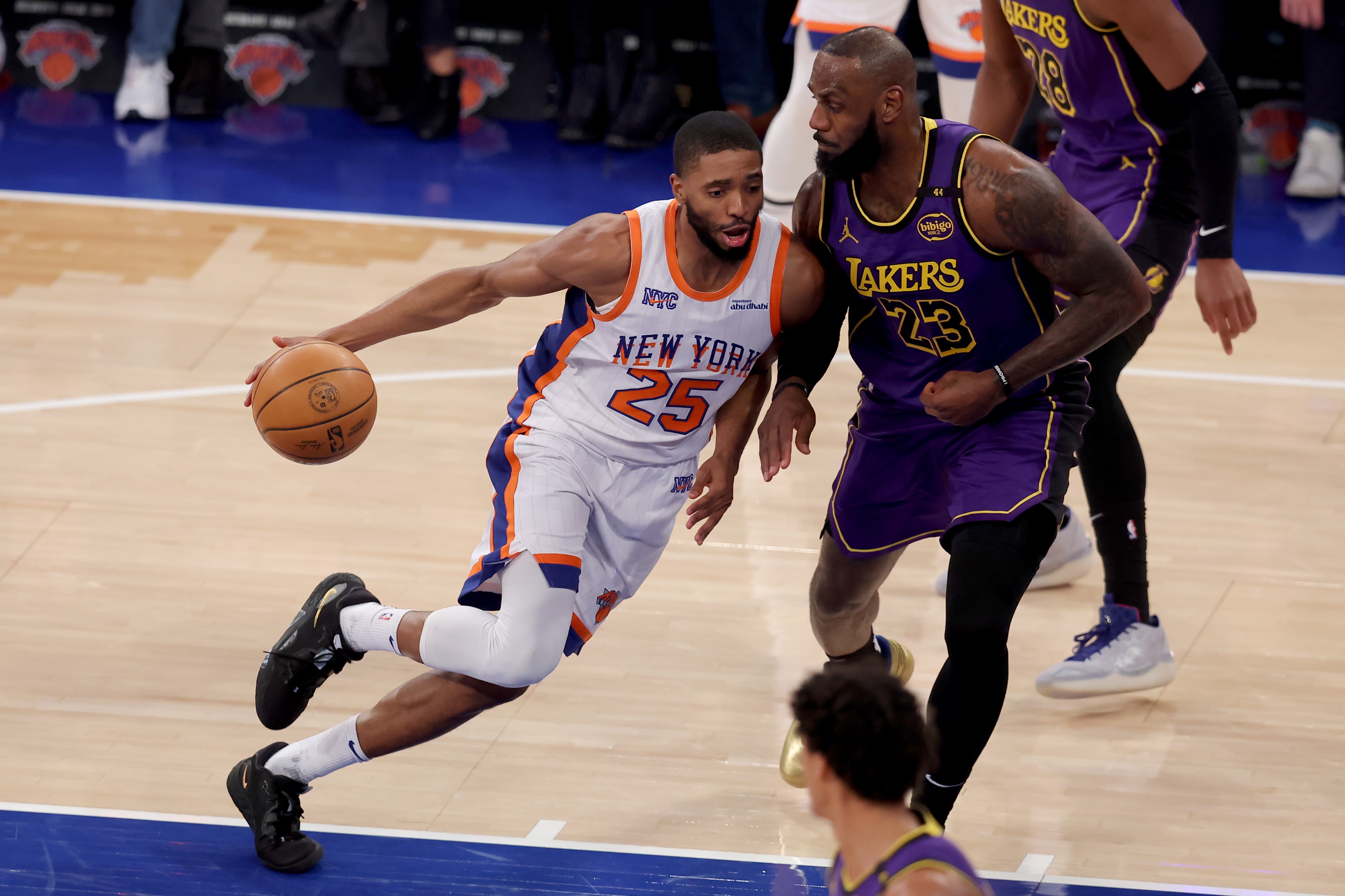 尼克斯客场击败篮网，迎来反弹