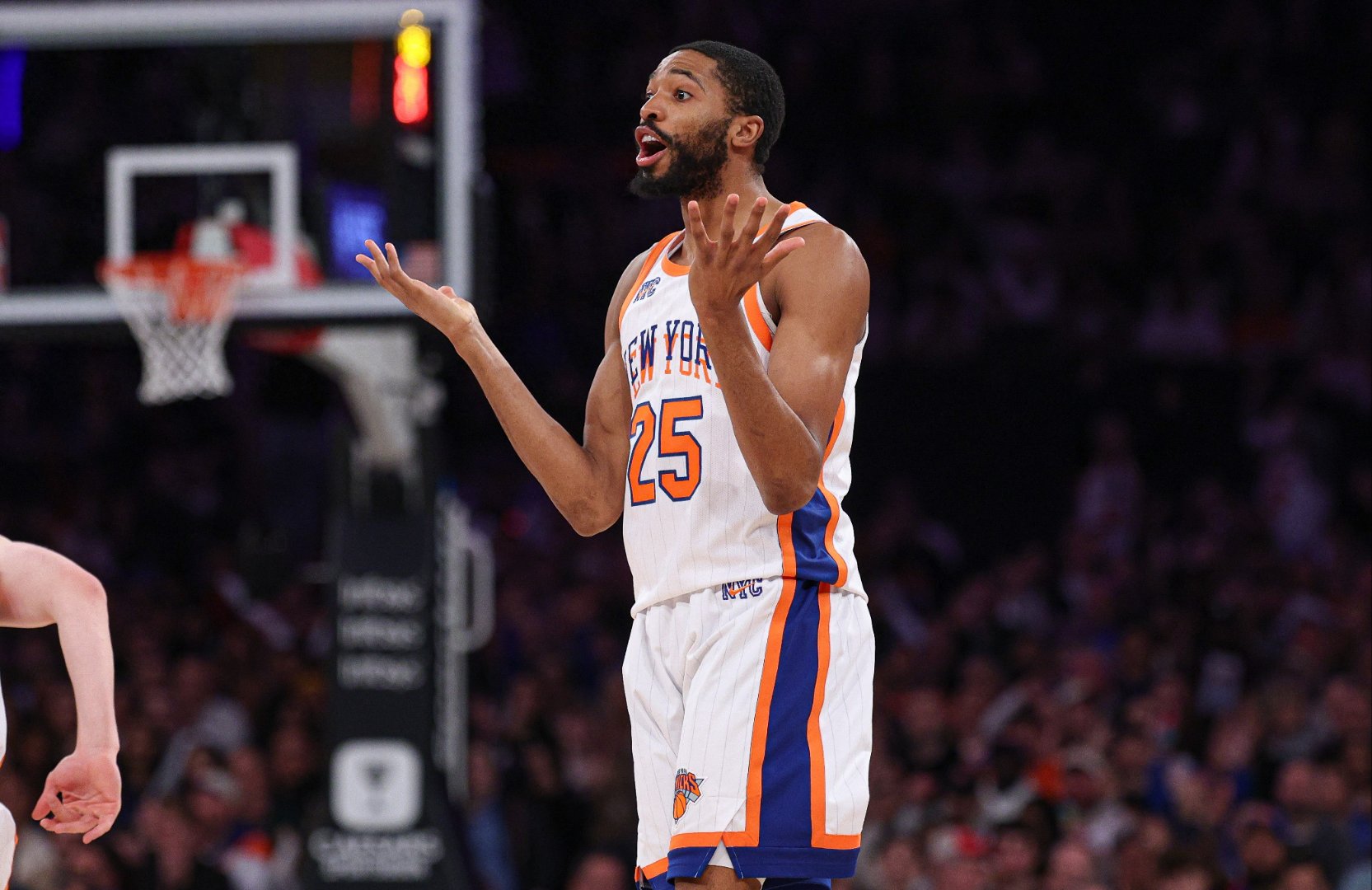 尼克斯队后卫连续得分，带领球队取得胜利的简单介绍