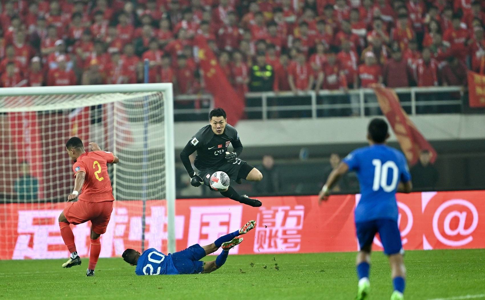 湖北男篮果断反击，掀翻对手取得胜利