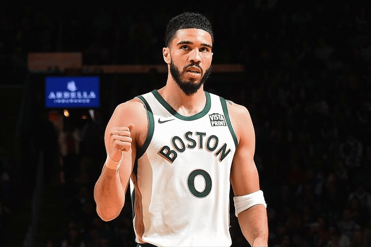 哪位球员成为了球队的得分王？