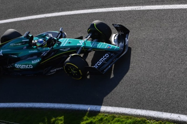 包含阿斯顿马丁完胜梅赛德斯，汉密尔顿惊艳四座的词条